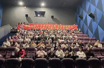 春光与你们都是这天下最好的风物，，，节日快乐！！！